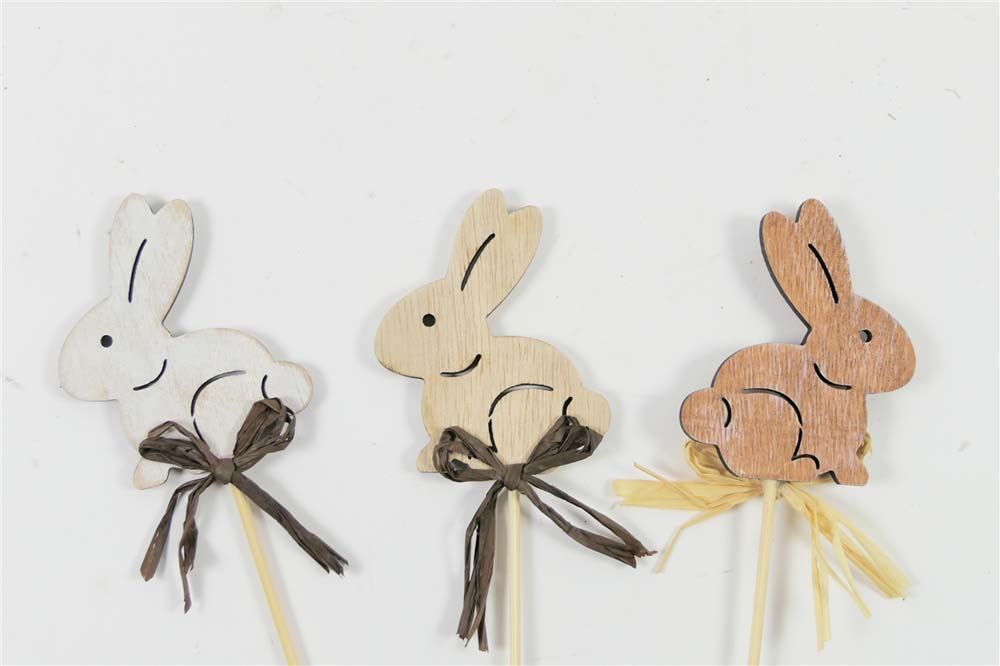 Rabbit on pick wood